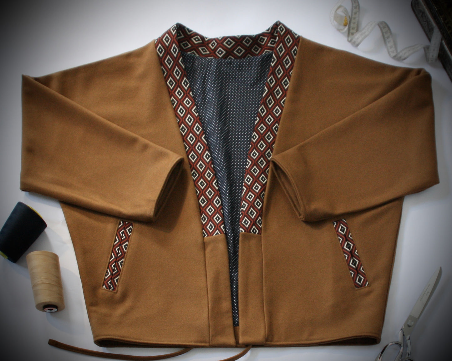 KIMONO BRUN COL MOTIF CRAVATE - L'atelier Kez'ya